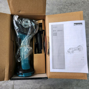 마끼다그라인더DGA402새상품