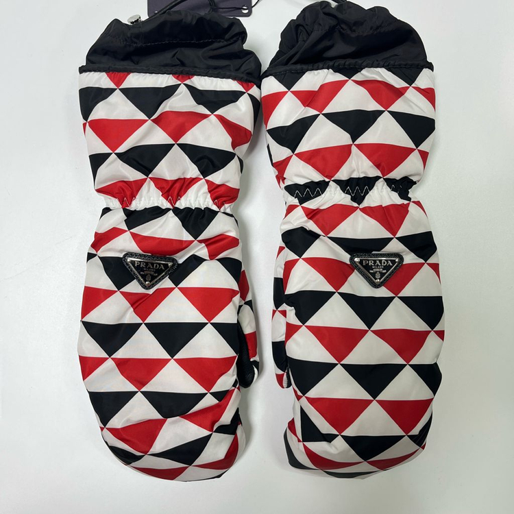 새상품 프라다 패딩 장갑 트라이앵글 로고 패턴--1