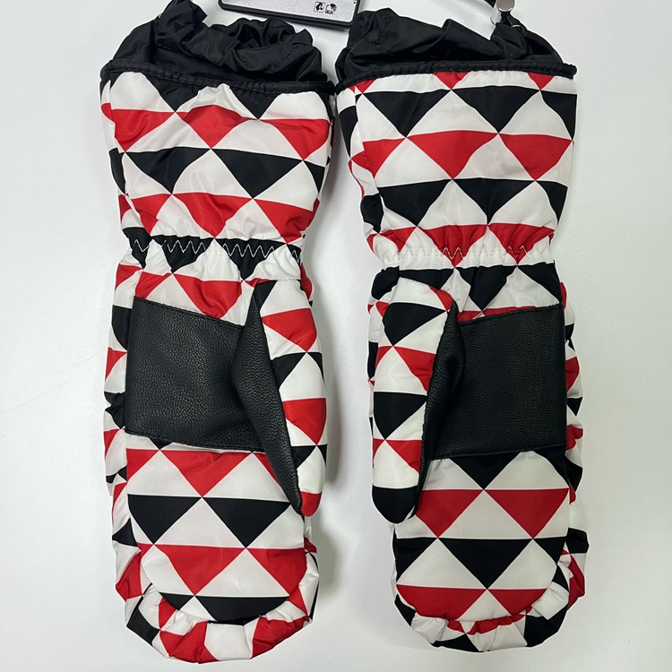 새상품 프라다 패딩 장갑 트라이앵글 로고 패턴--3