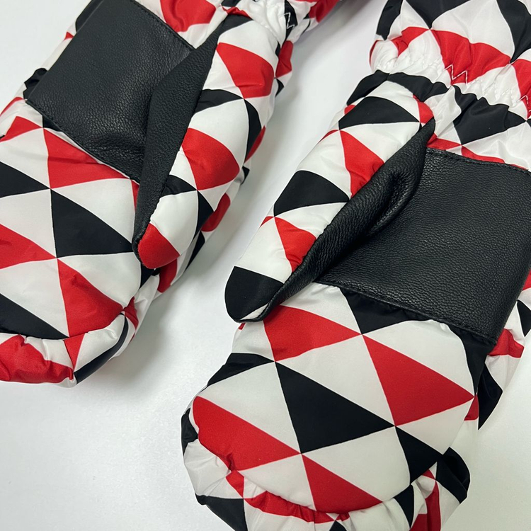 새상품 프라다 패딩 장갑 트라이앵글 로고 패턴--4