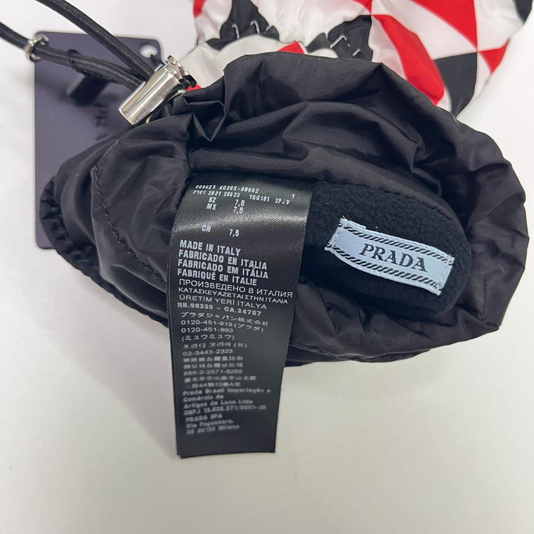 새상품 프라다 패딩 장갑 트라이앵글 로고 패턴--6