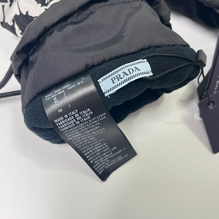 새상품 프라다 패딩 장갑 트라이앵글 로고 플라워 블랙--6