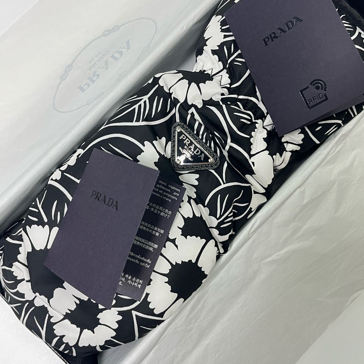 새상품 프라다 패딩 장갑 트라이앵글 로고 플라워 블랙--8