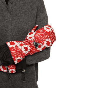 새상품 프라다 패딩 장갑 트라이앵글 로고 플라워 레드