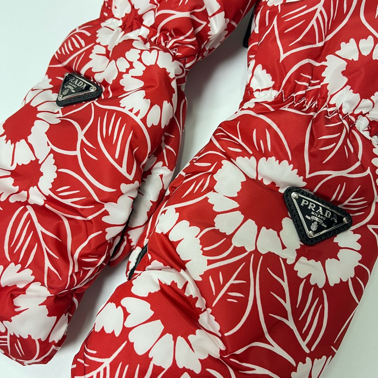 새상품 프라다 패딩 장갑 트라이앵글 로고 플라워 레드--3