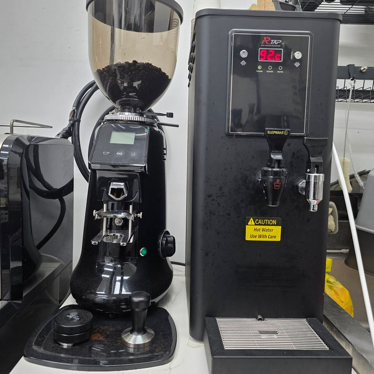 전문 에스프레소 머신 + 커피 그라인더 세트 + 온수기 + 제빙기 이미지