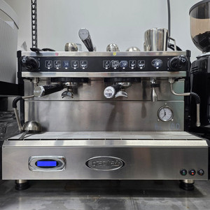 전문 에스프레소 머신 + 커피 그라인더 세트 + 온수기 + 제빙기 이미지