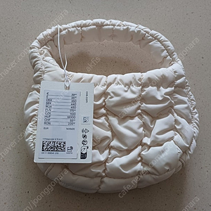 코스 퀼티드 마이크로백 오프화이트 새제품