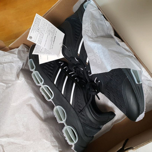 아디다스 텐큐브 러닝화