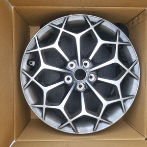 현대 제네시스 G80 19인치 순정휠 거미줄 미세 스크레치 있음 사진그대로