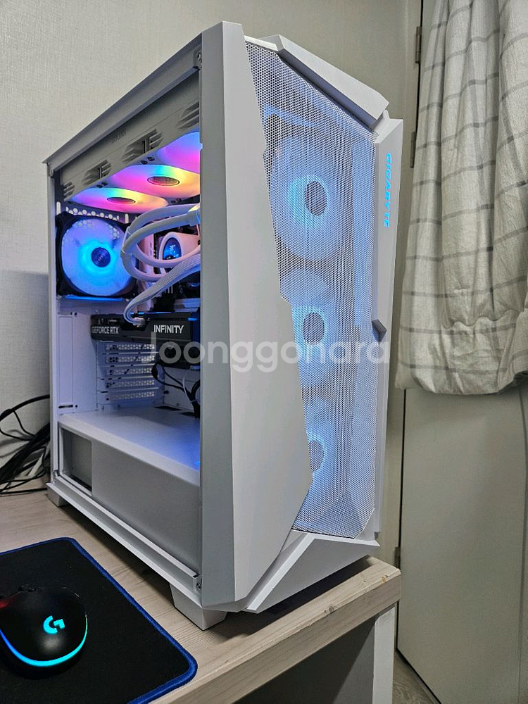 (화이트)라이젠 9800X3D 1테라 지포스 5070 화이트수냉pc!--1