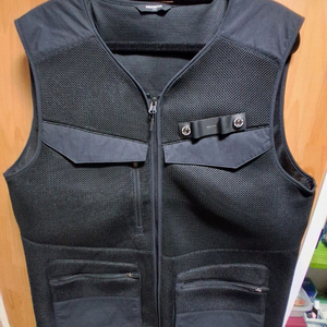 마운티아 MOUNTIA 조끼 베스트 (한번도 안입었음) 100