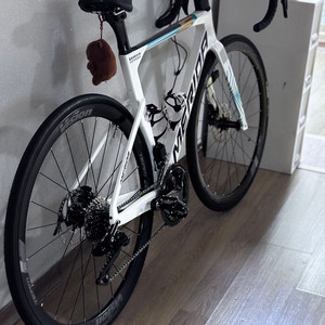 메리다 스컬트라 4000 로드바이크