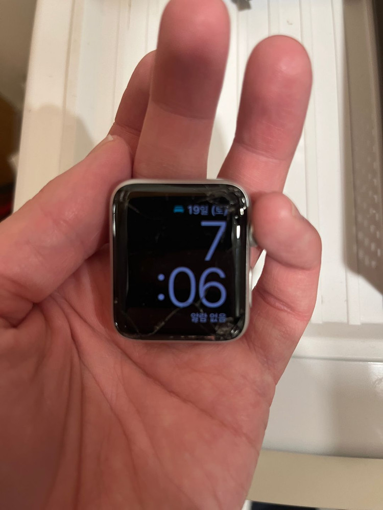 액정깨진 애플워치3 42mm gps 실버 이미지