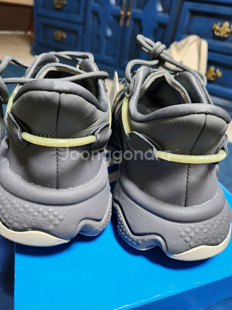 아디다스 오즈위고 250사이즈 새제품 판매합니다--3