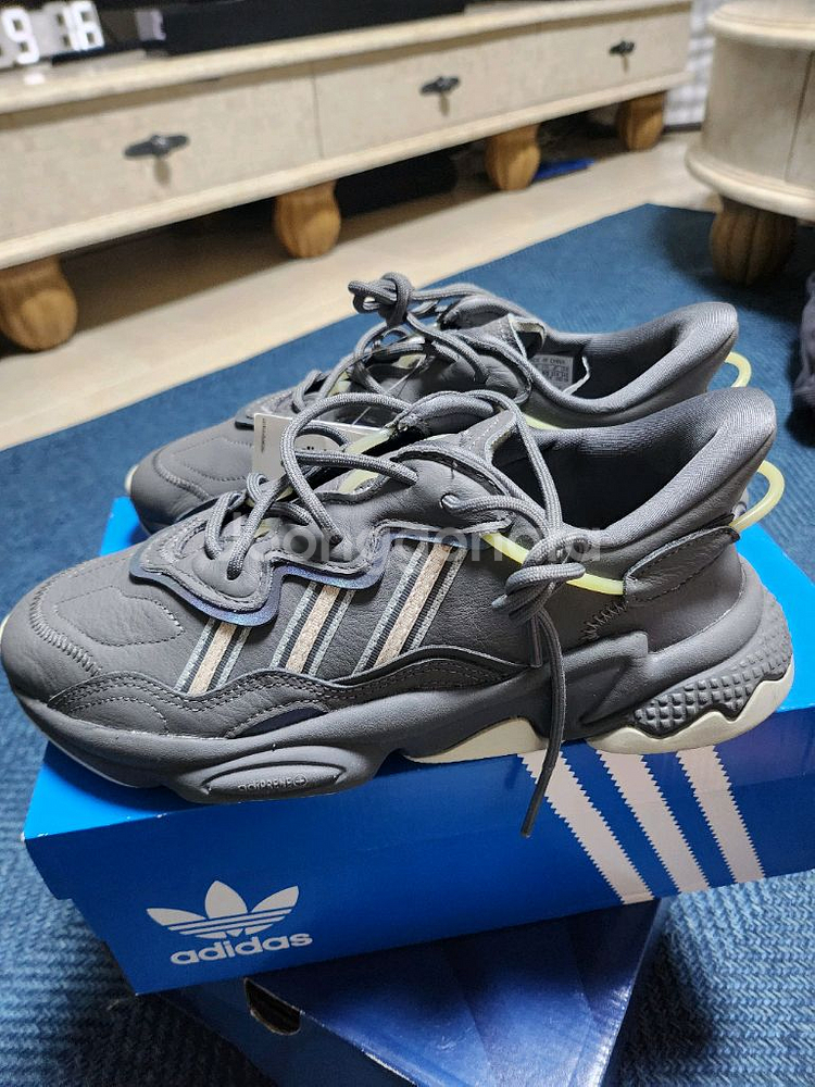 아디다스 오즈위고 250사이즈 새제품 판매합니다--4