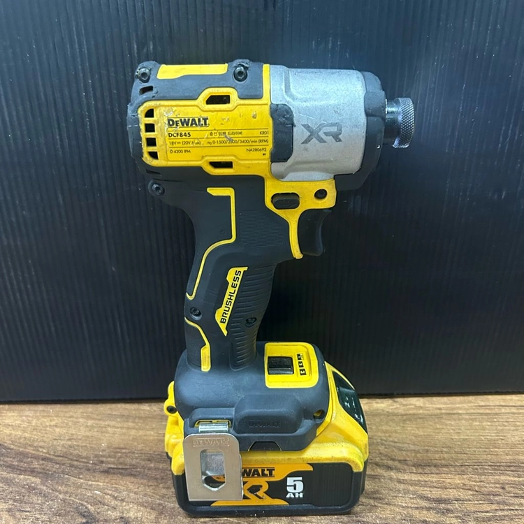 디월트 20V XR 임팩 드라이버 DCF845 + 5.0Ah 배터리 이미지