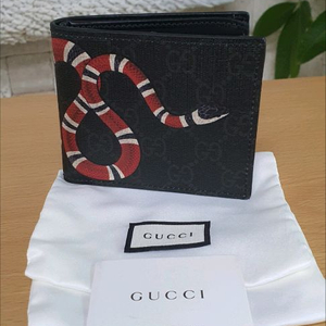 구찌 스네이크 반지갑 새상품급 블랙 정품(감정O)프라다루이비통디올고야드샤넬셀린느보테가생로랑버버리발렌시아가