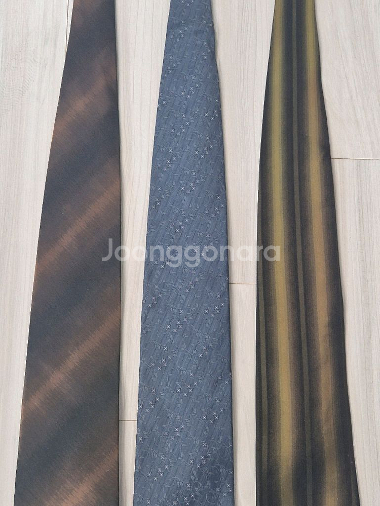 발레시아가 파코라반 넥타이 3개--1