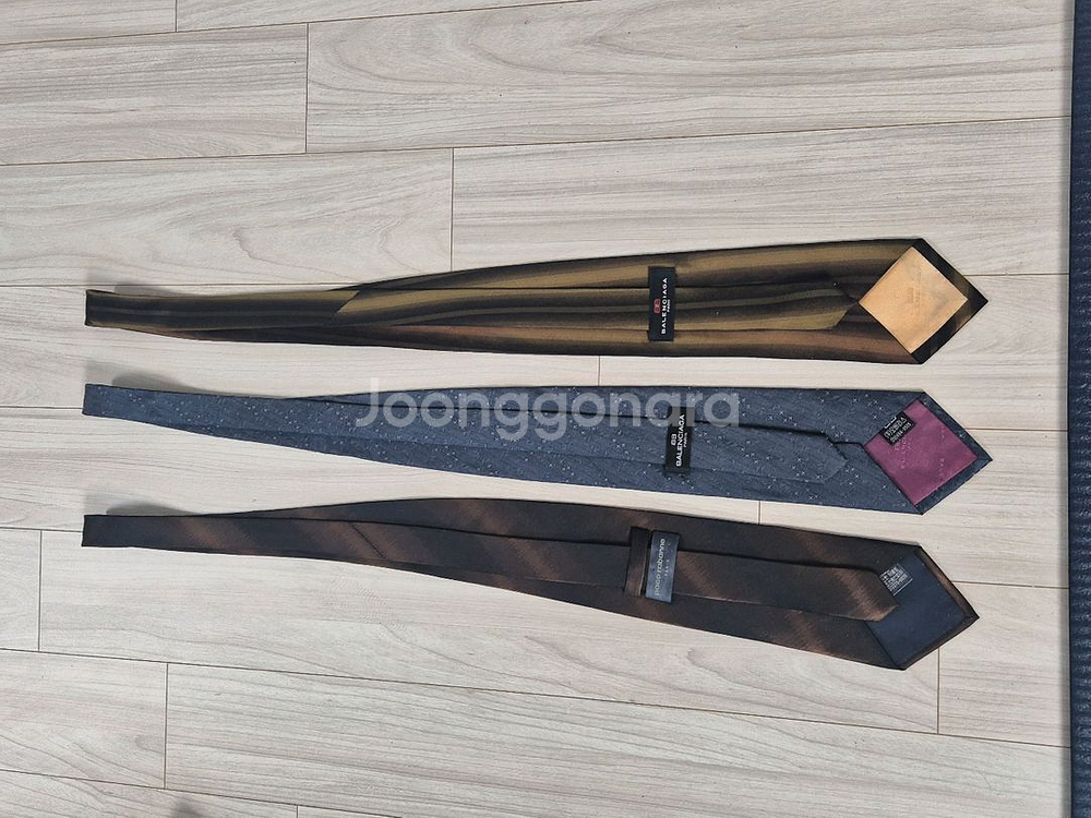 발레시아가 파코라반 넥타이 3개--2