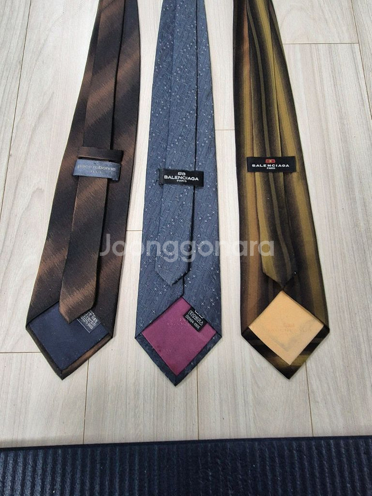 발레시아가 파코라반 넥타이 3개--3