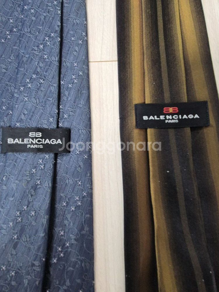 발레시아가 파코라반 넥타이 3개--4