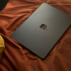 맥북에어 M4 13인치 256G 팝니다. 에케플 O