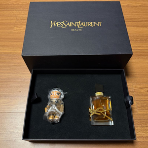 입생로랑 x몰리 molly 향수 세트 팝니다