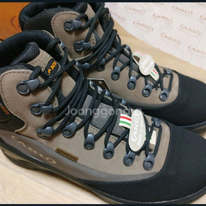 (새상품) 아쿠 천연소가죽 이탈리아산 타이가에보 GTX 등산화 260