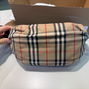 정품 버버리 범백 힙색