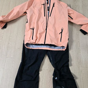 볼컴 고어텍스 스트레치 3l+멜빵 3L xl 상하의 보드복 판매합니다.