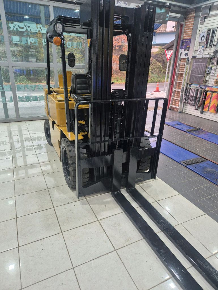 3톤 3단지게차--1