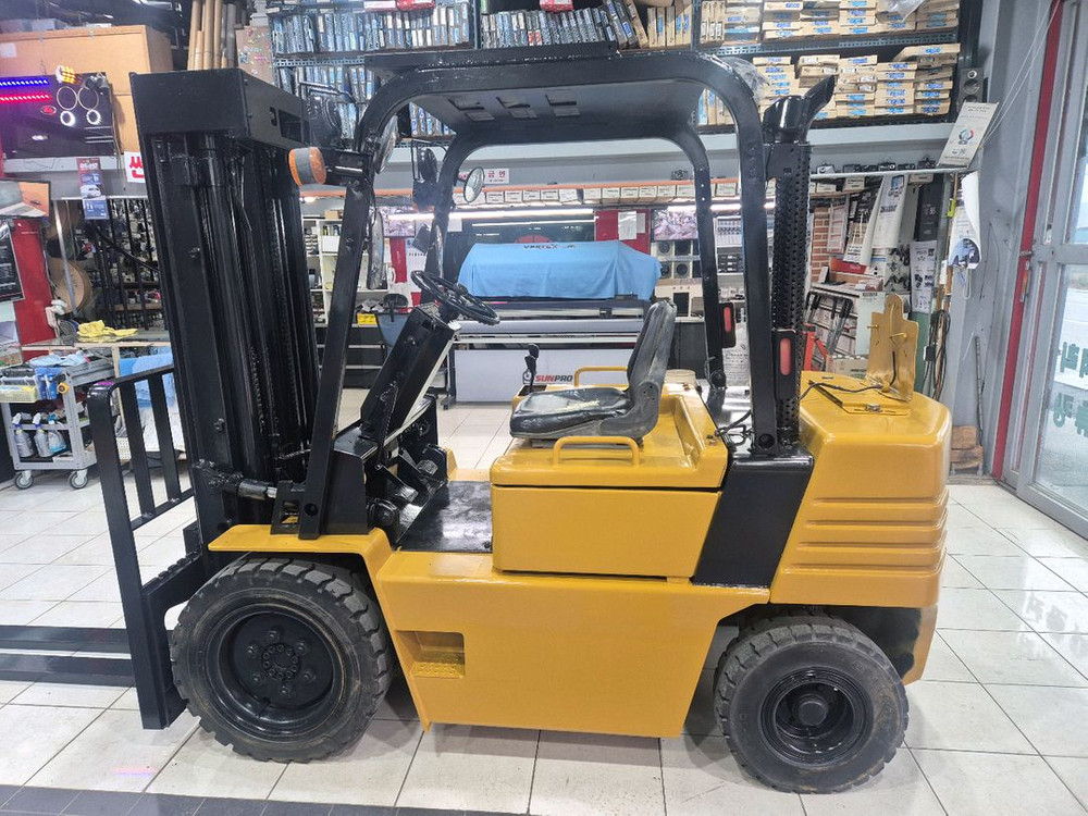 3톤 3단지게차--3