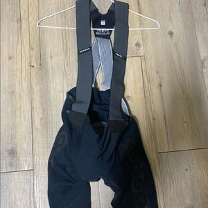 아소스 이큅 rs 빕숏 s사이즈 이미지