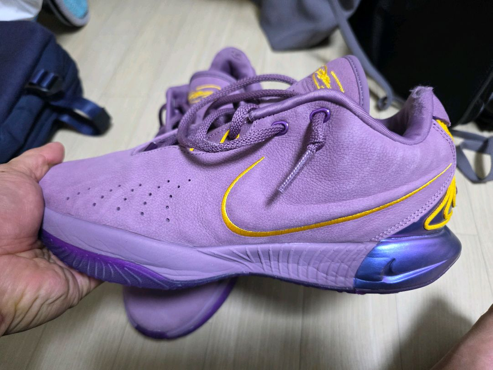 르브론 21 레이커스 어웨이--1