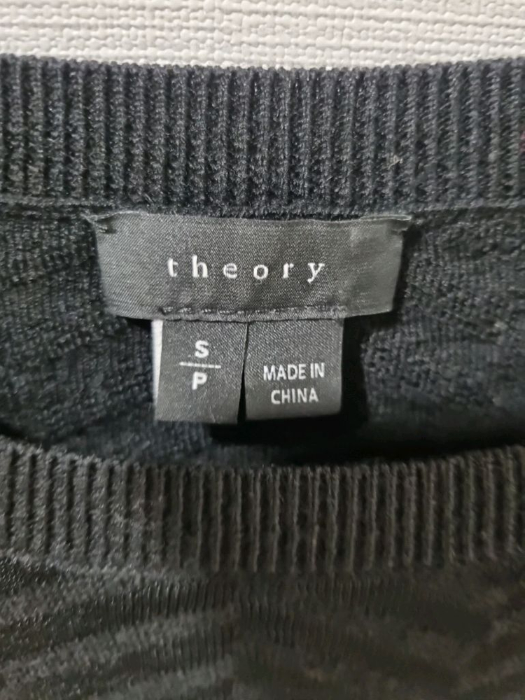 띠어리 블랙 헤링본 패턴 니트 이미지