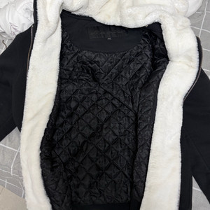 무스너클 버니스웨터 M/M