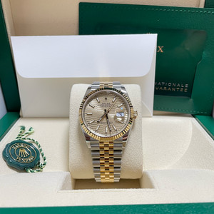 로렉스 126233 신형 데이저스트 36 샴페인 플루티드 모티프 다이얼 콤비 판매