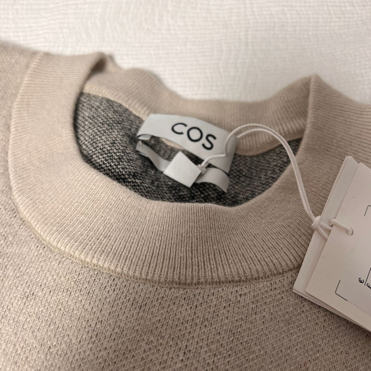 코스 목정욱 니트 M 사이즈 105 110 새제품 팝니다. COS 스웨터--2