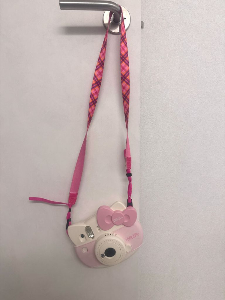 헬로키티 40주년 한정판 후지필름 인스탁스 필름카메라 이미지