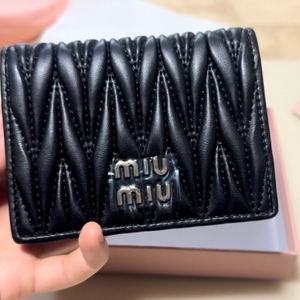 미우미우 마테라쎄나파 가죽 반지갑