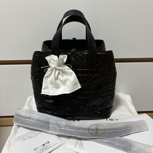 디올 뚜주흐백 크링클 버티컬 미디움 미듐 백화점구매 풀구성 팝니다.