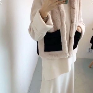 제이청 J.CHUNG 퍼 베스트 배색 포켓 에코퍼 조끼 페이크퍼 아이보리 블랙