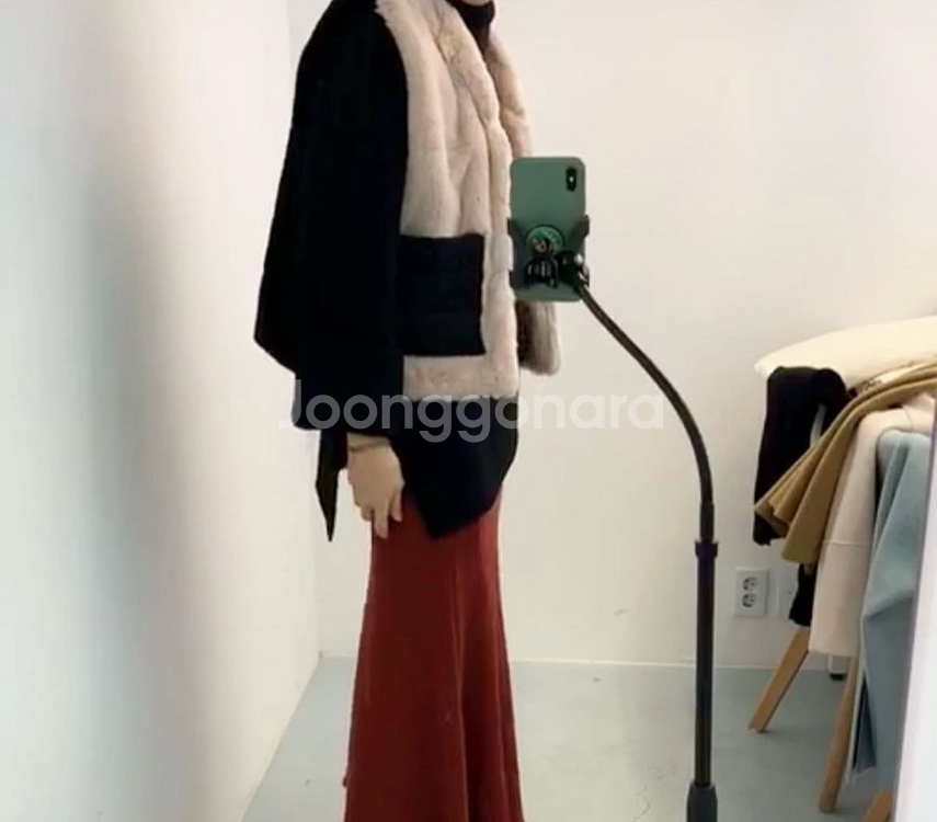 제이청 J.CHUNG 퍼 베스트 배색 포켓 에코퍼 조끼 페이크퍼 아이보리 블랙--1