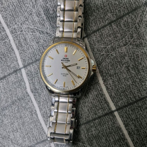 밀리터리 스타일 손목시계