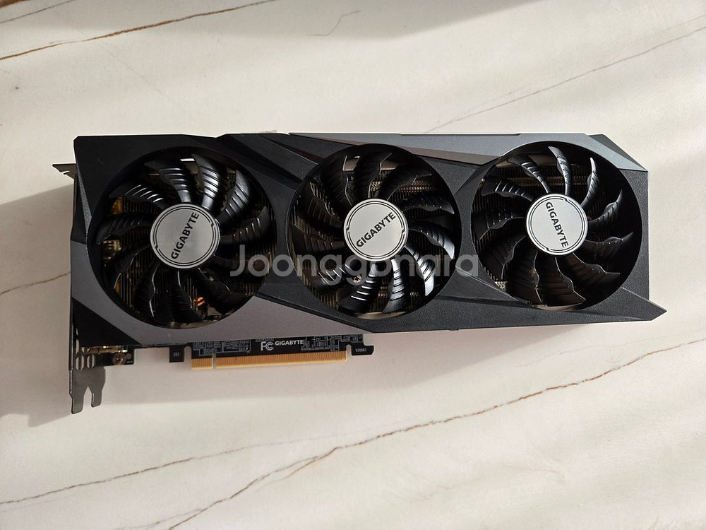 GIGABITE RTX 3070 그래픽카드 3팬--1