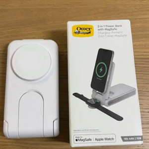 오터박스 2in1 스탠드 겸 보조 배터리