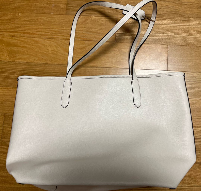 코치 딸기 프린트 토트백 이미지