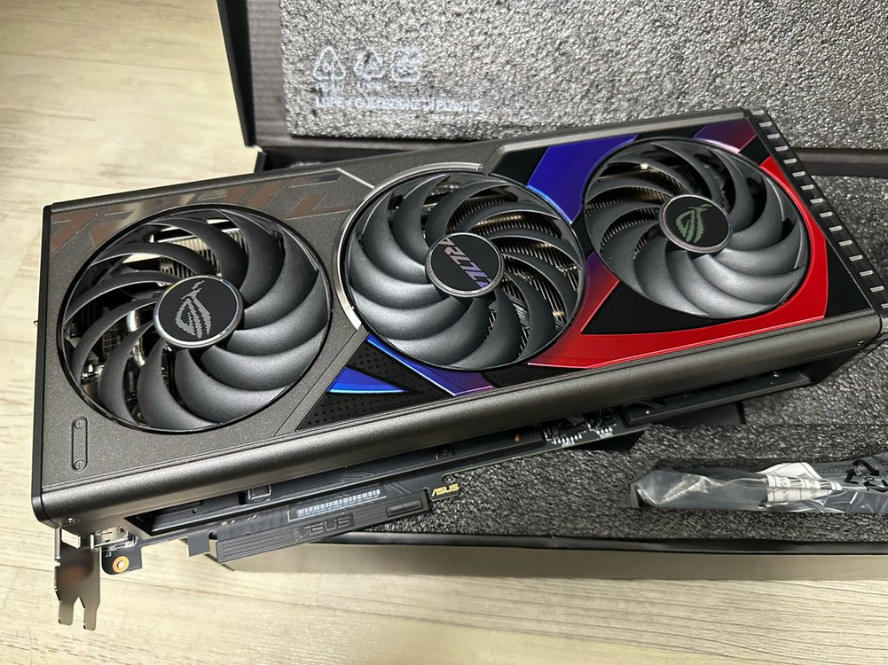 ASUS ROG STRIX RTX 4070 ti super 16GB 판매합니다.--2