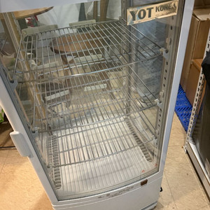 yot 쇼케이스 판매합니다.